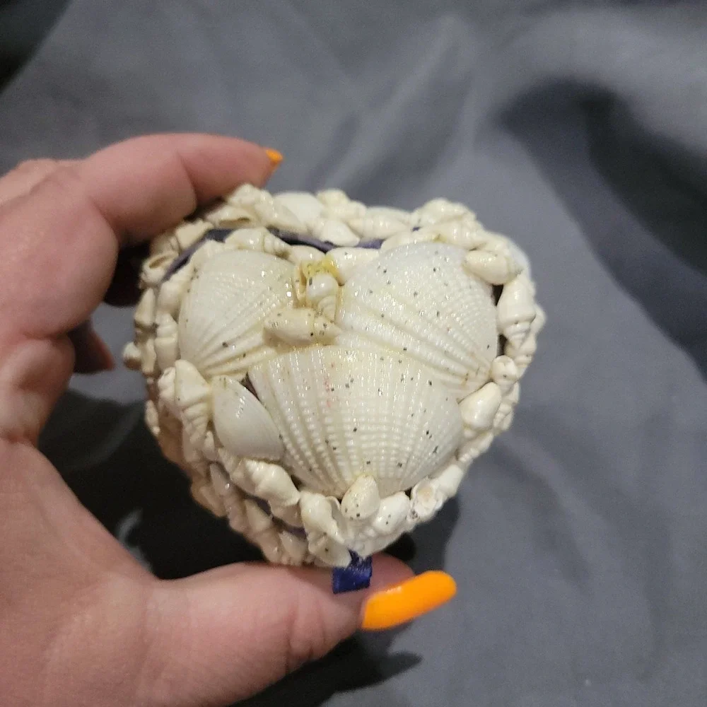 Vintage Handmade Seashell Jewelry Trinket Box Lined Heart